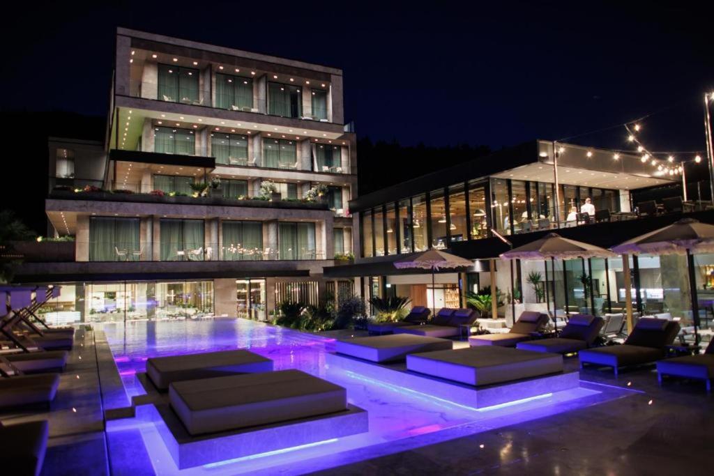 Prado luxury hotel Himare